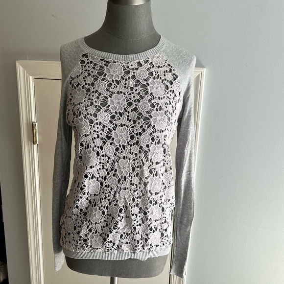 Gray sweater with beautiful cutout floral design - Picture 1 of 10